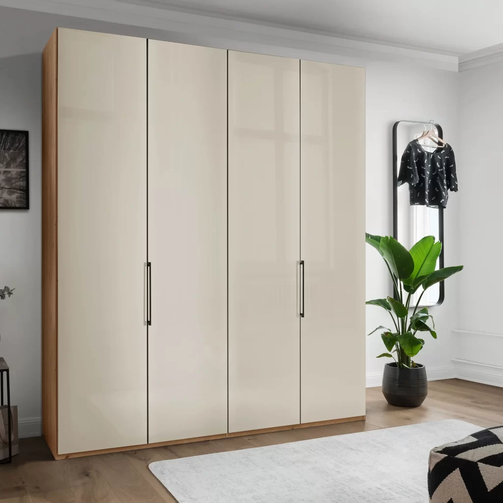armario-serie-Bremen-4-puertas-champane_cristal_roble-en-dormitorio-moderno